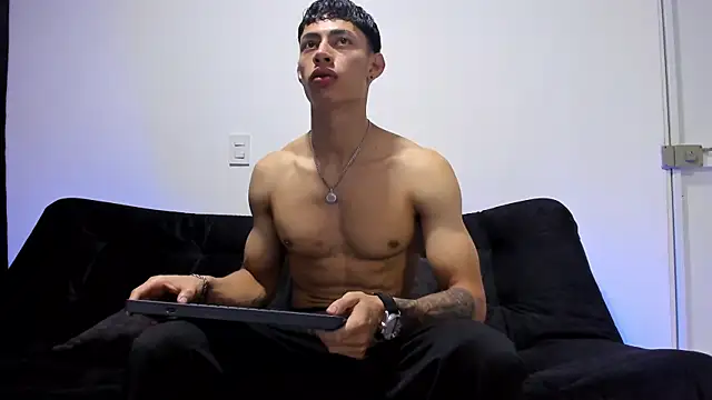 Snapshot of jey_cox23 chatting on 11/18/25, 10:40 jey cox23 online show from 11/18/25, 10:40