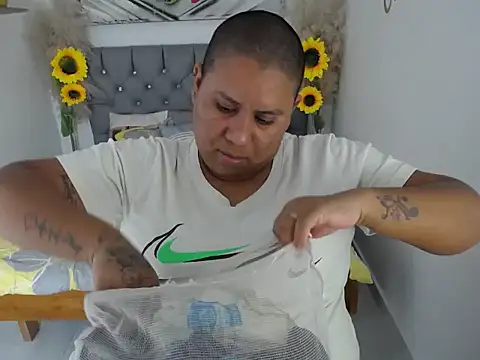 hotlesby valery online show from 12/15/25, 08:03