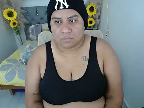 hotlesby valery online show from 10/31/25, 12:02