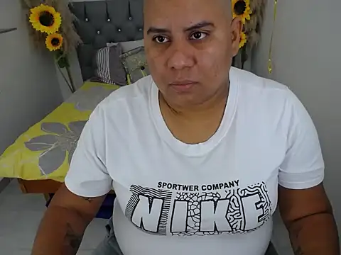 hotlesby valery online show from 10/24/25, 12:04