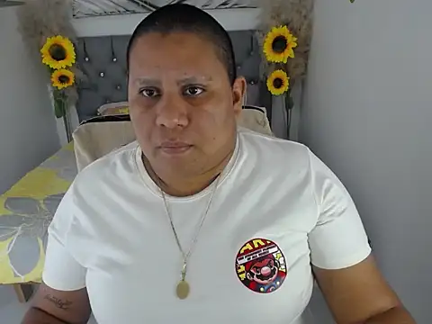 hotlesby valery online show from 11/18/25, 08:12