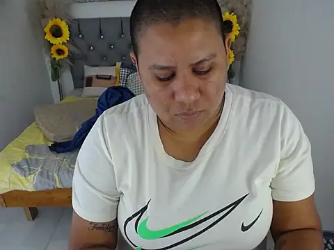 hotlesby valery online show from 12/17/25, 08:03