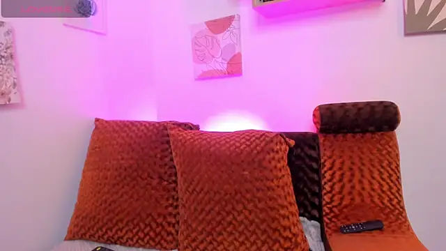 Snapshot of camilafoox7 chatting on 12/14/25, 03:35 camilafoox7 online show from 12/14/25, 03:35