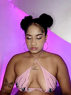 Snapshot of camilafoox7 chatting on 10/02/25, 05:05 camilafoox7 online show from 10/02/25, 05:05