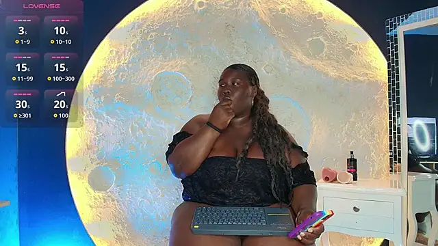 CarolinaGomez  online show from 11/04/25, 08:23