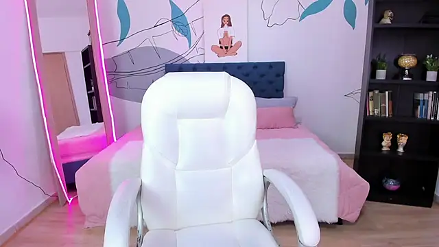 Snapshot of Victoria_Jonnesss chatting on 09/27/25, 07:20 Victoria Jonnesss online show from 09/27/25, 07:20