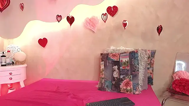 Snapshot of SaraGuzmann chatting on 02/19/26, 07:33 SaraGuzmann online show from 02/19/26, 07:33