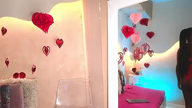 Snapshot of SaraGuzmann chatting on 02/13/26, 07:58 SaraGuzmann online show from 02/13/26, 07:58