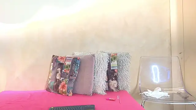 SaraGuzmann online show from 03/04/26, 07:21