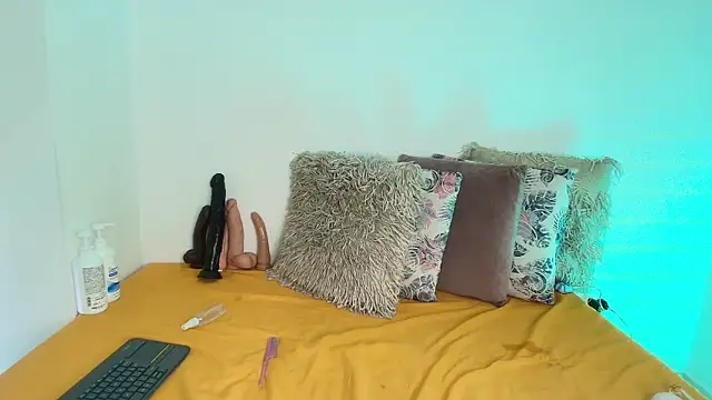 SaraGuzmann online show from 03/25/26, 07:24