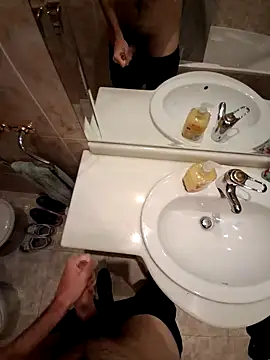 Snapshot of mecumming2 chatting on 10/15/25, 11:13 mecumming2 online show from 10/15/25, 11:13