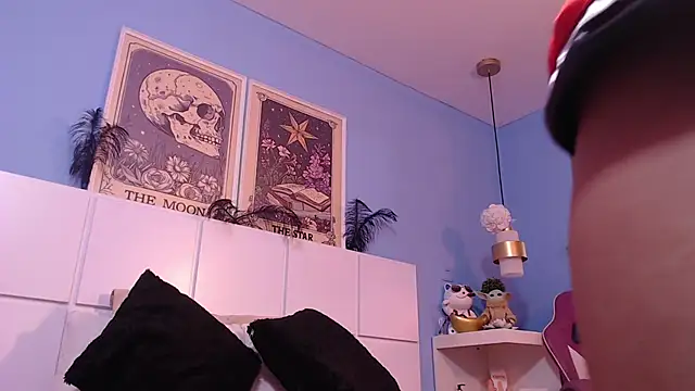 PenelopeBond online show from 12/17/25, 08:25