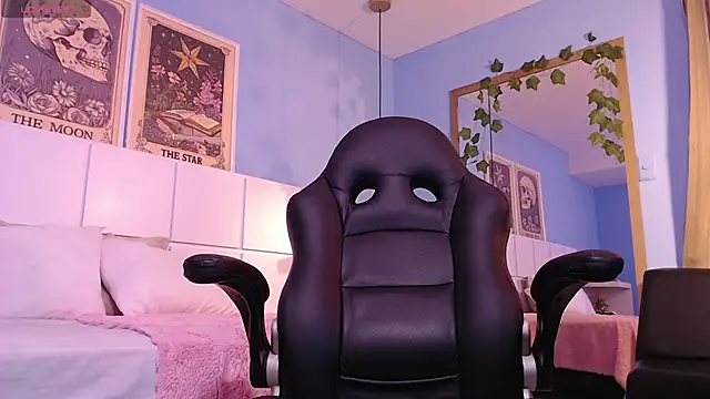 PenelopeBond online show from 11/18/25, 05:11