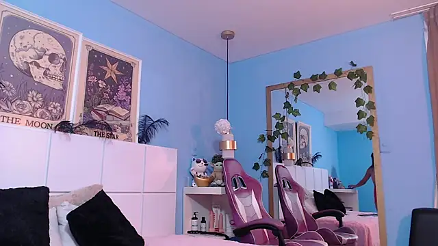 PenelopeBond online show from 12/18/25, 09:07