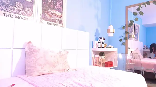 PenelopeBond online show from 11/08/25, 04:54