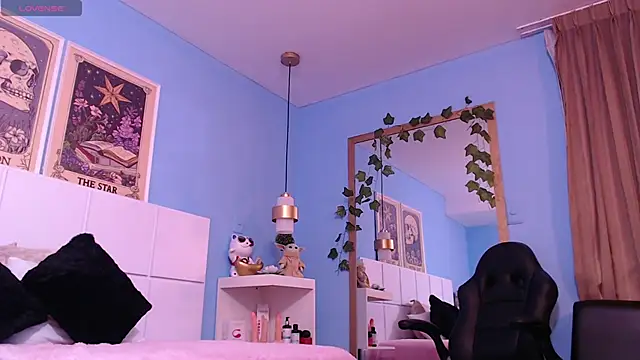 PenelopeBond online show from 11/17/25, 12:36