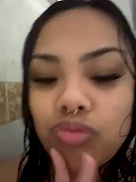 Snapshot of kiaradanielaxx chatting on 10/03/25, 02:59 kiaradanielaxx online show from 10/03/25, 02:59