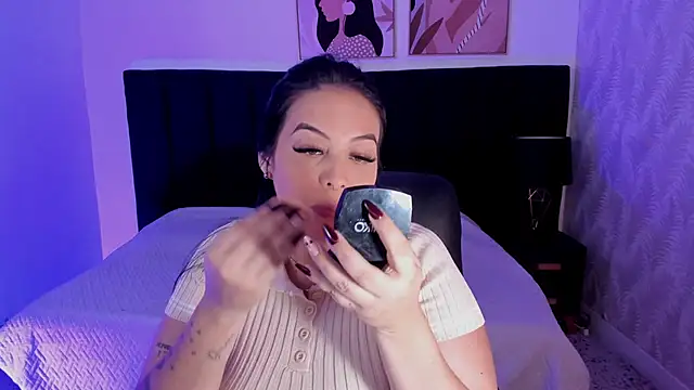 camiladuke7 online show from 11/14/25, 07:39