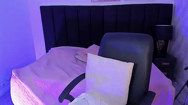 camiladuke7 online show from 10/21/25, 07:46