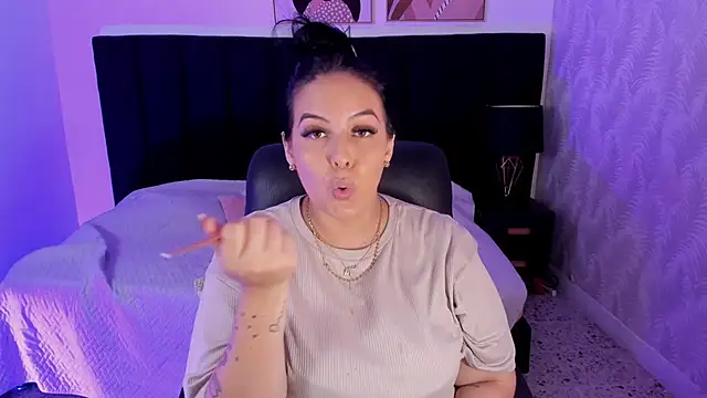 camiladuke7 online show from 11/15/25, 07:40