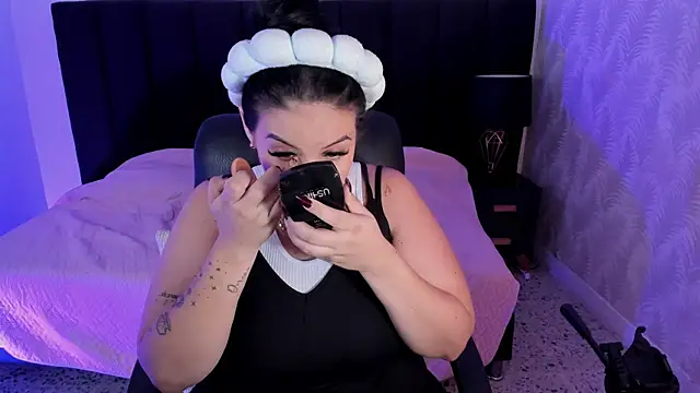 camiladuke7 online show from 11/19/25, 07:36