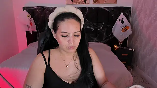 camiladuke7 online show from 10/28/25, 07:35