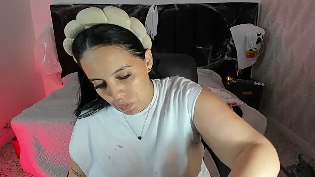 camiladuke7 online show from 10/29/25, 07:35