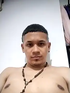 Snapshot of Mohamedxxx13 chatting on 10/10/25, 12:11 Mohamedxxx13 online show from 10/10/25, 12:11