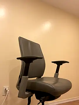 Snapshot of Melvin-92 chatting on 11/20/25, 12:44 Melvin-92 online show from 11/20/25, 12:44