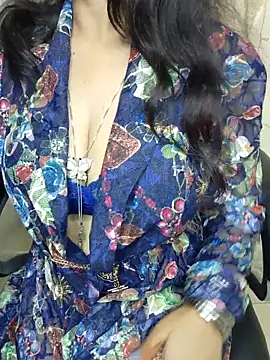 Hey Jully online show from 10/18/25, 04:58