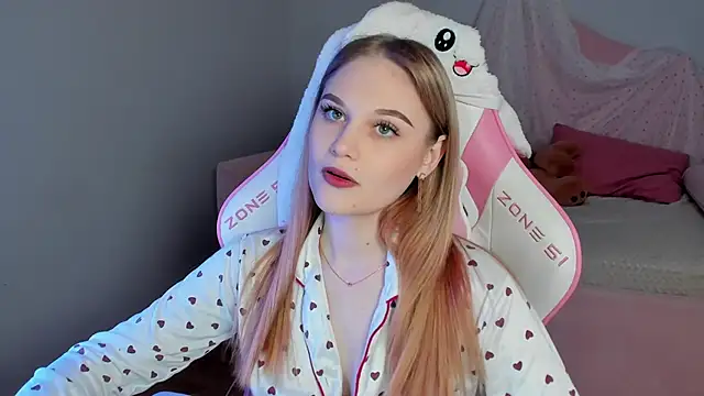 AriaWell online show from 12/02/25, 05:25