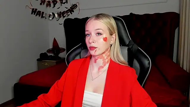 MiaGraces online show from 10/31/25, 06:15