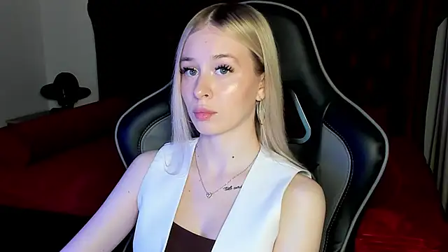 MiaGraces online show from 12/01/25, 05:25