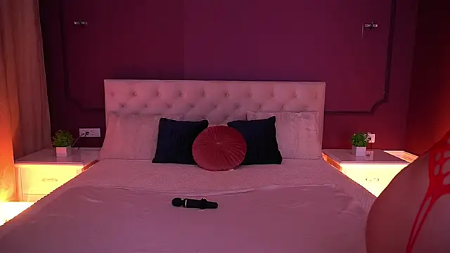 EllaGoldenn online show from 12/03/25, 09:25