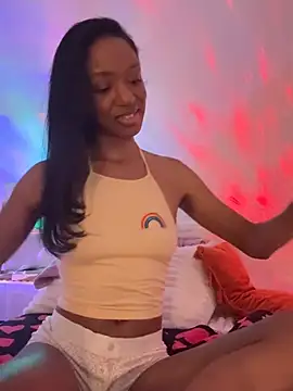 Snapshot of LoveDreaux chatting on 02/26/26, 04:56 LoveDreaux online show from 02/26/26, 04:56