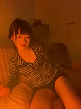 Snapshot of Tramy_xx chatting on 06/24/26, 01:32 Tramy xx online show from 06/24/26, 01:32