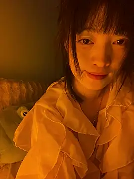 Snapshot of Tramy_xx chatting on 06/18/26, 04:45 Tramy xx online show from 06/18/26, 04:45