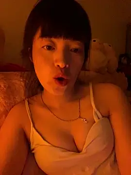 Snapshot of Tramy_xx chatting on 06/03/26, 02:55 Tramy xx online show from 06/03/26, 02:55
