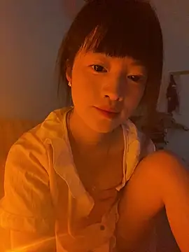 Snapshot of Tramy_xx chatting on 06/27/26, 02:17 Tramy xx online show from 06/27/26, 02:17