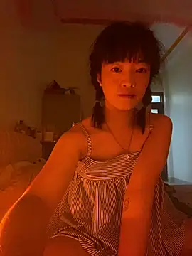 Snapshot of Tramy_xx chatting on 07/07/26, 01:25 Tramy xx online show from 07/07/26, 01:25