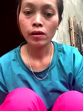 Snapshot of Halyy_xx chatting on 09/30/25, 07:03 Halyy xx online show from 09/30/25, 07:03