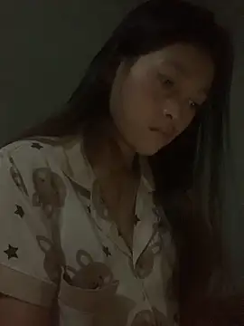 Snapshot of Halyy_xx chatting on 10/16/25, 10:18 Halyy xx online show from 10/16/25, 10:18