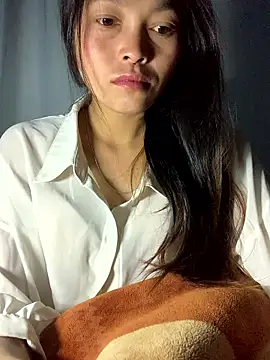 Snapshot of Halyy_xx chatting on 01/15/26, 05:16 Halyy xx online show from 01/15/26, 05:16