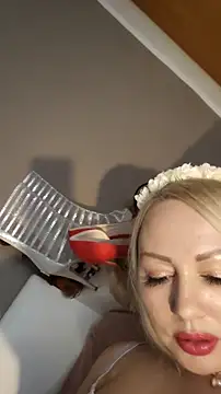 Snapshot of MarinaMargo chatting on 11/17/25, 11:58 MarinaMargo online show from 11/17/25, 11:58