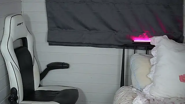 Snapshot of Peachxlush chatting on 10/03/25, 06:09 Peachxlush online show from 10/03/25, 06:09