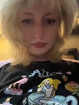 RonnieKiss online show from 04/21/26, 10:00