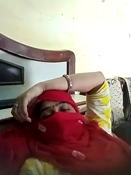 Cute-Charvii online show from 04/15/26, 07:47