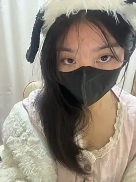 Snapshot of AZ37866 chatting on 02/10/26, 01:10 AZ37866 online show from 02/10/26, 01:10