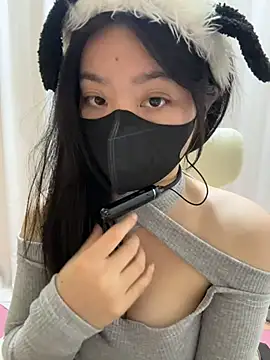 Snapshot of AZ37866 chatting on 02/13/26, 01:33 AZ37866 online show from 02/13/26, 01:33