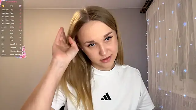 TanekaBoitel online show from 12/17/25, 05:07